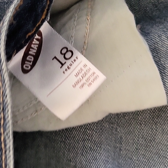 2 Pairs of Old Navy Jeans - Picture 4 of 10